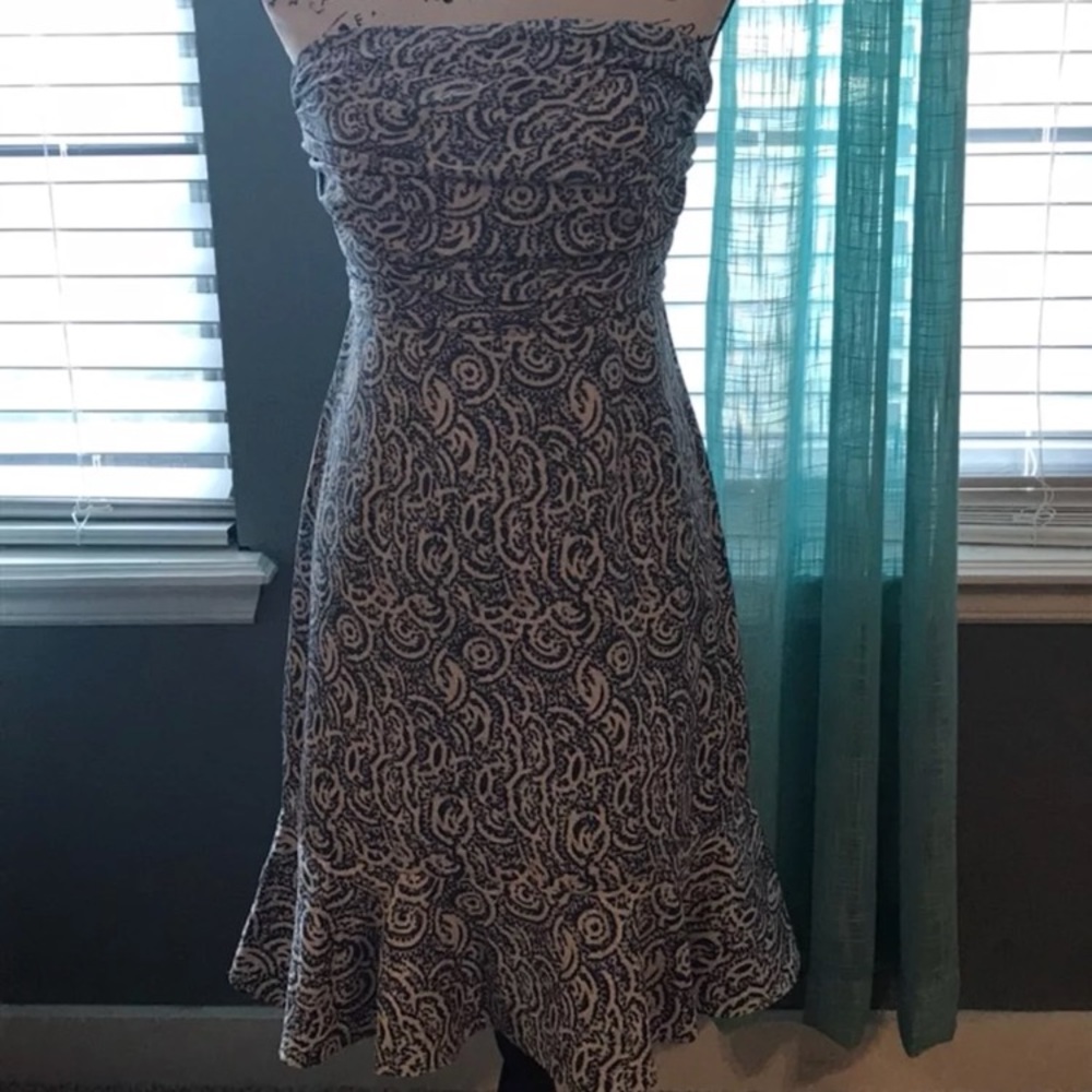 Limited strapless dress